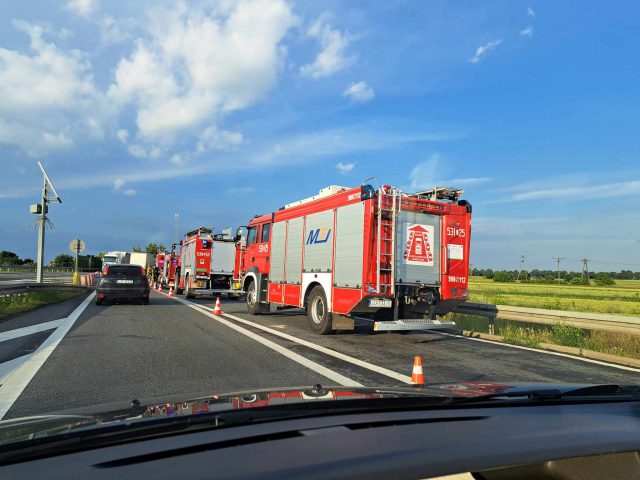 Zderzenie cysterny z ukraińskim autokarem. Na miejscu pracują służby ratunkowe (zdjęcia)