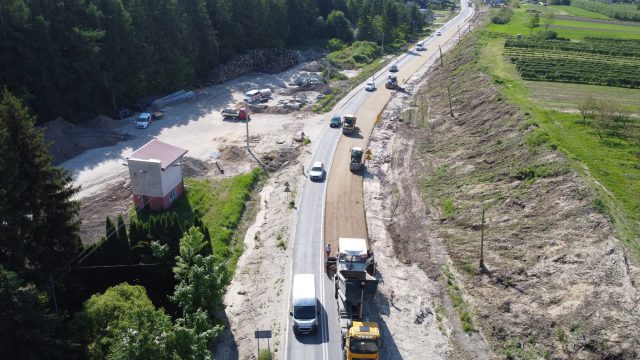 Trwa przebudowa kolejnego odcinka trasy Kraśnik – Chodel. Powstaje też mini obwodnica Urzędowa (zdjęcia)