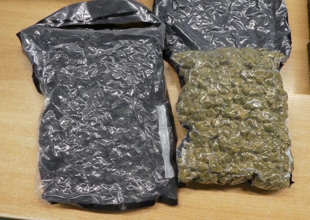 Blisko 1,5 kg marihuany w przesyłkach z USA. Narkotyki zostały zabezpieczone (zdjęcia)