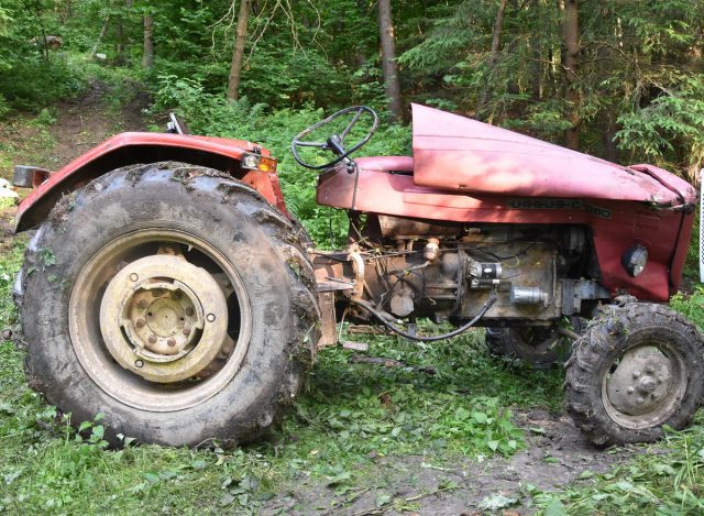 Tragiczny wypadek w lesie. Nie żyje 41-latek (zdjęcia)