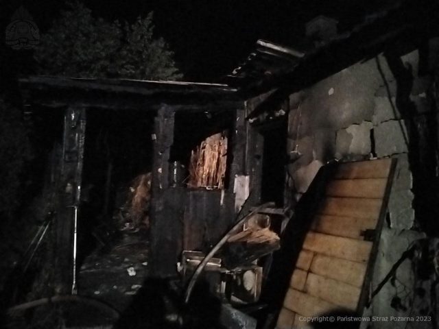 Kiedy strażacy pojawili się na miejscu, cały dom stał w ogniu (zdjęcia)