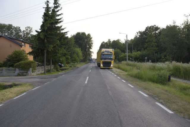 Samochód ciężarowy potrącił 6-latka na rowerze. Interweniował śmigłowiec LPR (zdjęcia)