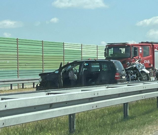 Po wypadku zablokowana droga ekspresowa w kierunku Warszawy (zdjęcia)