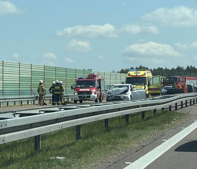 Po wypadku zablokowana droga ekspresowa w kierunku Warszawy (zdjęcia)