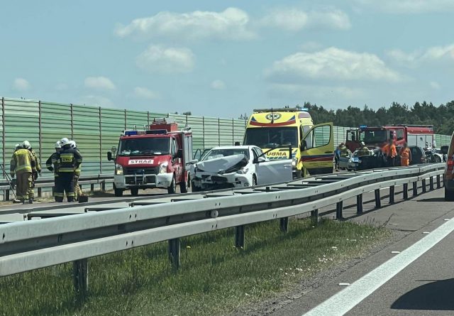 Po wypadku zablokowana droga ekspresowa w kierunku Warszawy (zdjęcia)