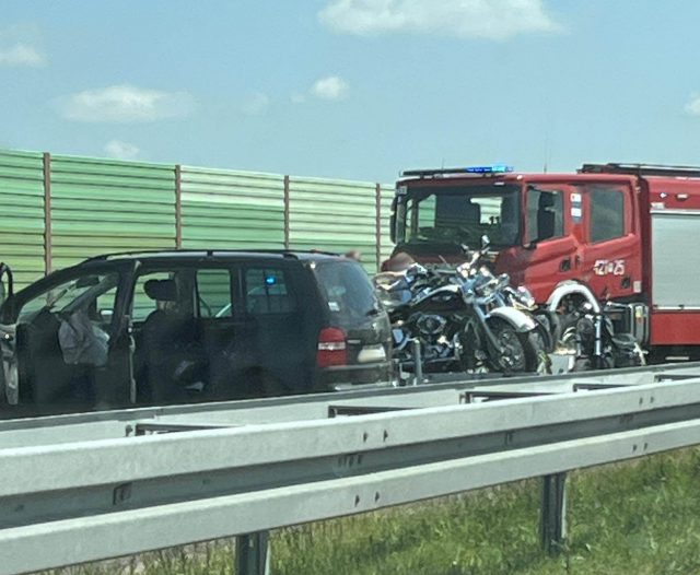 Po wypadku zablokowana droga ekspresowa w kierunku Warszawy (zdjęcia)