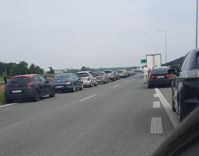 Zablokowana po wypadku droga ekspresowa na trasie Warszawa – Lublin (zdjęcia)