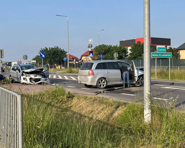 Zderzenie pojazdów na trasie Lublin – Biłgoraj. Utrudnienia w ruchu w Ćmiłowie (zdjęcia)