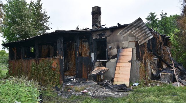 Zdenerwowała się na partnera, podpaliła mu dom (zdjęcia)