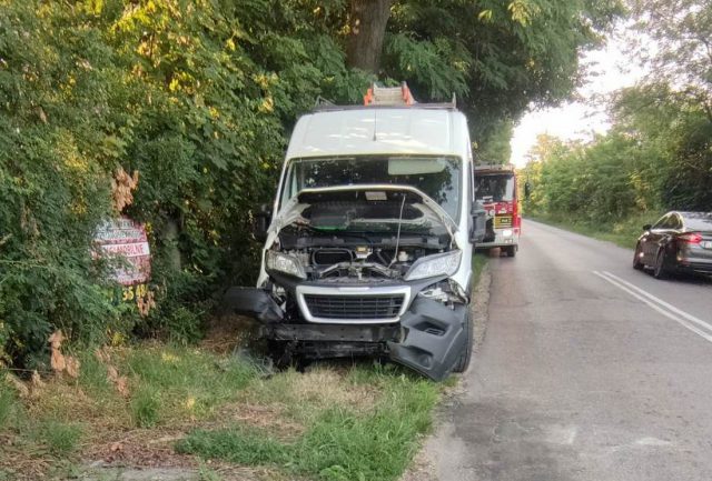 Zderzenie dwóch pojazdów na trasie Kock – Moszczanka. Zablokowany jeden pas ruchu (zdjęcia)