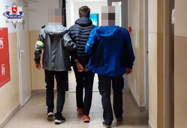 Ukradł opla, a potem przebrał się w kościelne szaty. Obywatel Mołdawii trafił do aresztu (zdjęcia)