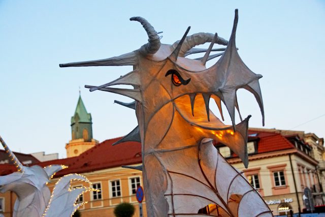 Ulicami Lublina przeszedł Korowód Światła. To znak, że rozpoczął się Międzynarodowy Festiwal Literatury i Rozwoju Dzieci – ALFABET (zdjęcia)