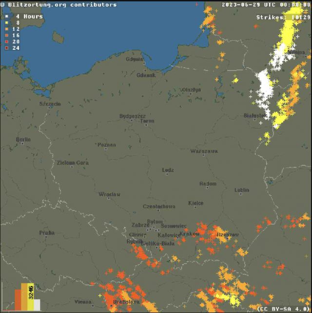 Burze rozwiną się w czwartek na obszarze woj. lubelskiego. Grad, silne ulewy i liczne wyładowania