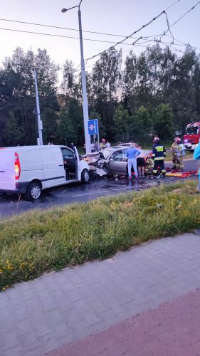 Groźny wypadek w Lublinie. Trwa akcja ratunkowa, jest kilka osób rannych (zdjęcia)