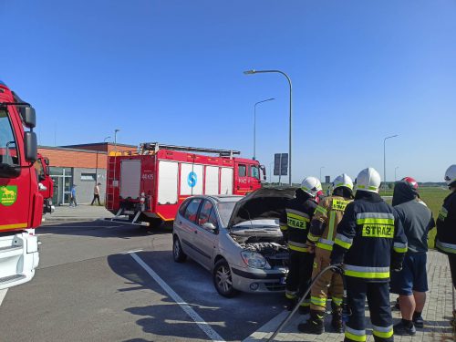 Pożar renaulta na trasie Lublin – Rzeszów. Auto udało się uratować (zdjęcia)