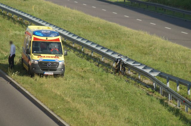 Wypadek motocyklisty na granicy Lublina. Mężczyzna trafił do szpitala (zdjęcia)