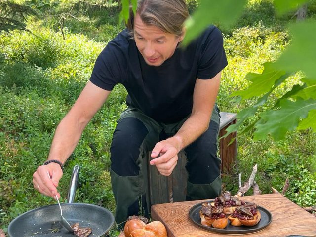 Karol Okrasa gotował w lasach naszego regionu. To promocja produktów leśnych (zdjęcia)