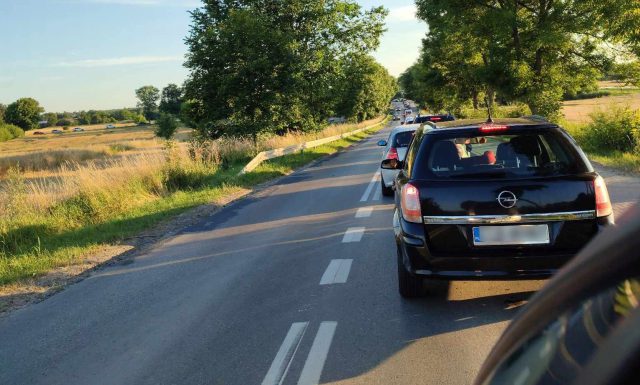 Rozpoczęły się powroty znad jezior. Główne drogi zakorkowane (zdjęcia)