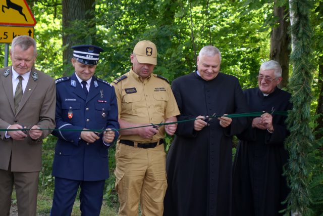 Nad jezioro i na grzyby po równym. Wyremontowana w ubiegłym roku droga do Firleja została otwarta (zdjęcia)