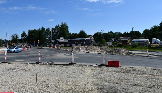 Na trasie Lublin – Zamość powstaje rondo. Wiadomo już, kiedy zakończą się prace (zdjęcia)