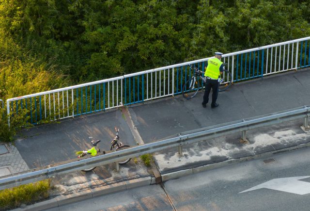 Zderzenie dwóch rowerzystów. Cykliści trafili do szpitala (zdjęcia)