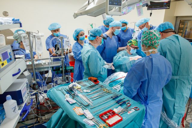 Pierwsza operacja zastawki mitralnej serca z minitorakotomii szansą dla pacjentów z regionu (zdjęcia)