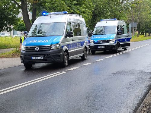 Zablokowana ul. Zemborzycka po poważnym wypadku z udziałem motocyklisty (zdjęcia)