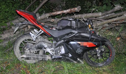 Pijany motocyklista uderzył w wóz. Trafił do szpitala (zdjęcia)