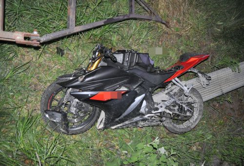 Pijany motocyklista uderzył w wóz. Trafił do szpitala (zdjęcia)
