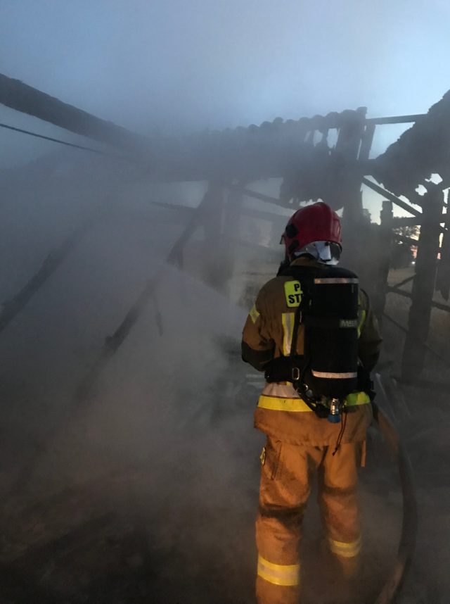 Strażacy walczyli z pożarem stodoły (zdjęcia)