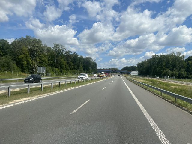 Dachowanie auta osobowego na trasie Lublin – Kraśnik. Droga S19 zablokowana (zdjęcia)