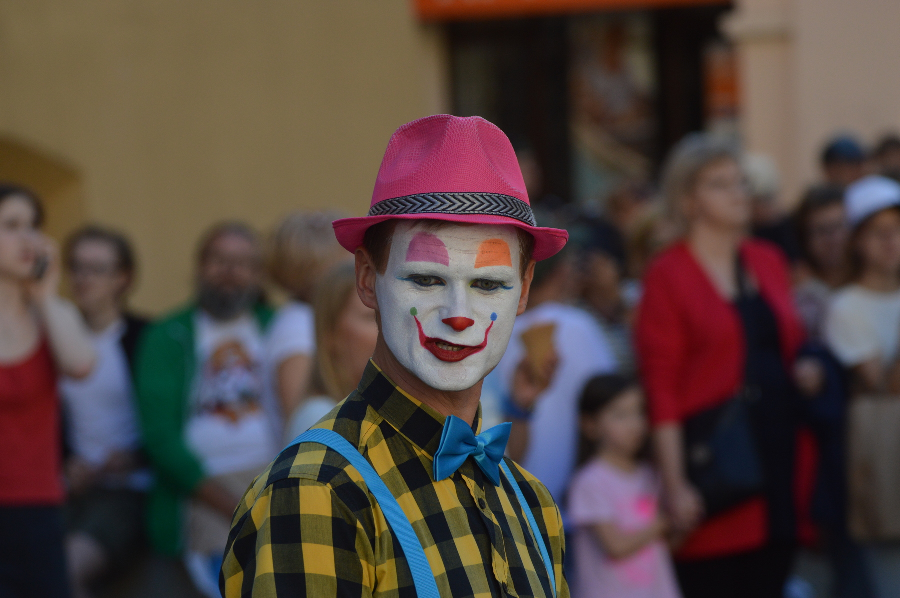 W Lublinie rozpoczął się Carnaval Sztukmistrzów 2023. Podniebna scena została opanowana przez slacklinerów (zdjęcia)