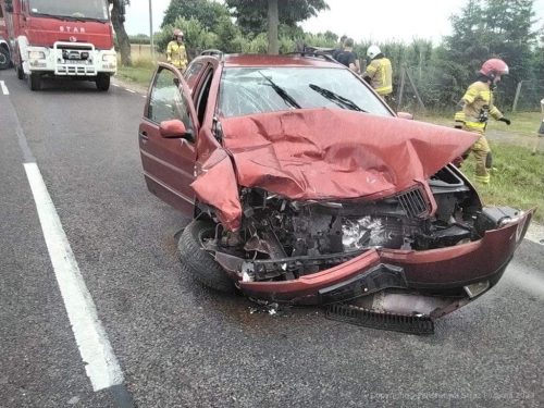 19-latka nie ustąpiła pierwszeństwa przejazdu, doszło do wypadku. Trzy osoby w szpitalu (zdjęcia)