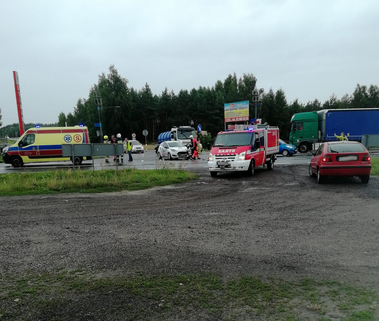 Zderzenie pojazdów na trasie Piaski – Chełm. Jeden pas zablokowany (zdjęcia)