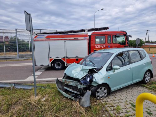 Zderzenie volkswagena z hondą na wjeździe na ekspresówkę. Są utrudnienia w ruchu (zdjęcia)