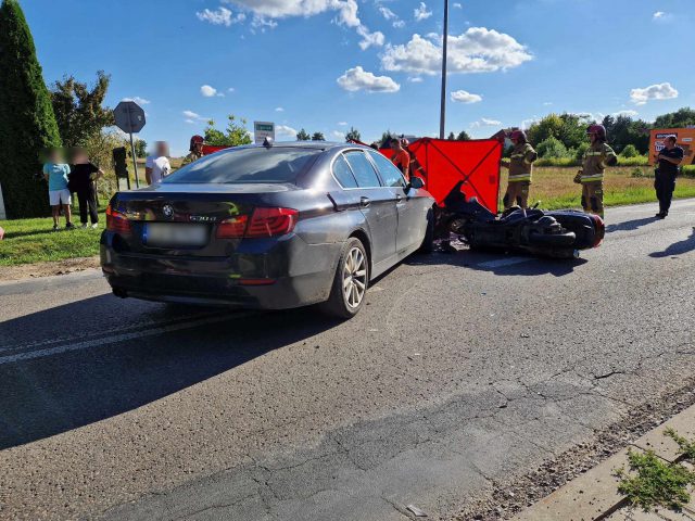 Nie udało się uratować życia kierowcy skutera, który zderzył się z BMW. Na miejscu pracuje prokurator (zdjęcia)