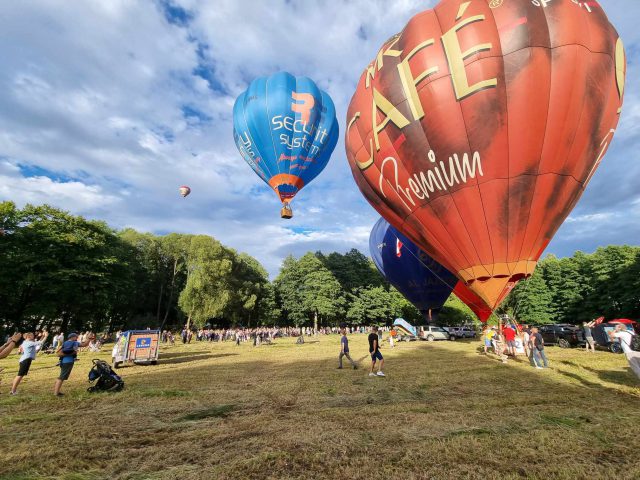 Wczoraj przeszkodziła pogoda, dziś w końcu balony wzniosły się w niebo. Jutro kolejny dzień zawodów (zdjęcia, wideo)