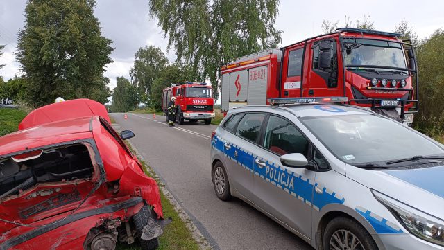 Zderzenie dwóch pojazdów na trasie Lublin – Bychawa. Audi staranowało znajdujące się przed nim auto (zdjęcia)