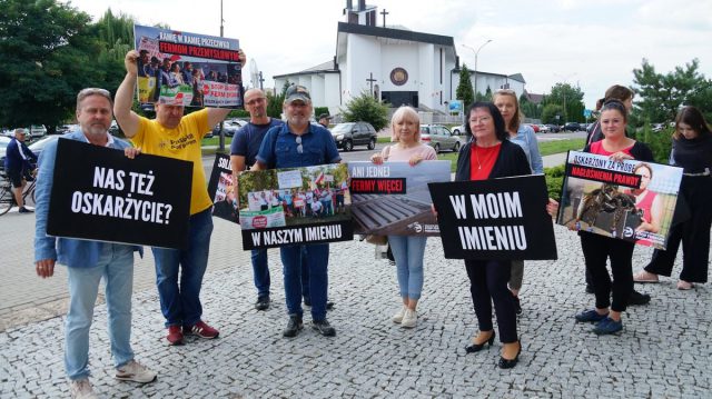 Producent drobiu z naszego regionu oskarżył aktywistę o pomówienie. Przed sądem do pojednania nie doszło (zdjęcia)