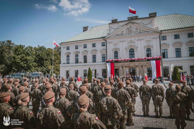 Zobowiązali się dbać o bezpieczeństwo Polski. Blisko stu Terytorialsów złożyło uroczystą przysięgę wojskową (zdjęcia)