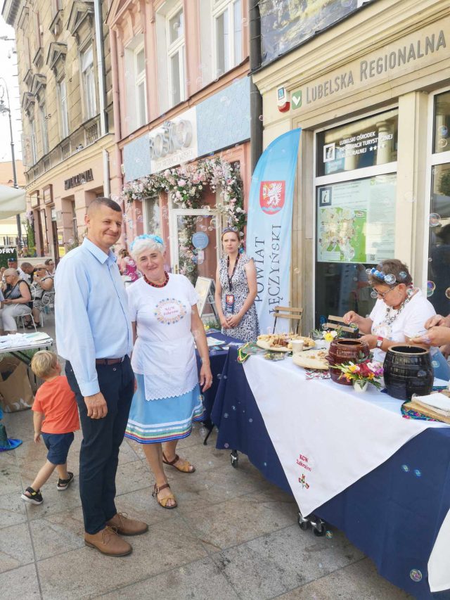 Powiat łęczyński promuje się w centrum Lublina. Przygotowano szereg atrakcji i lokalnych przysmaków (zdjęcia)