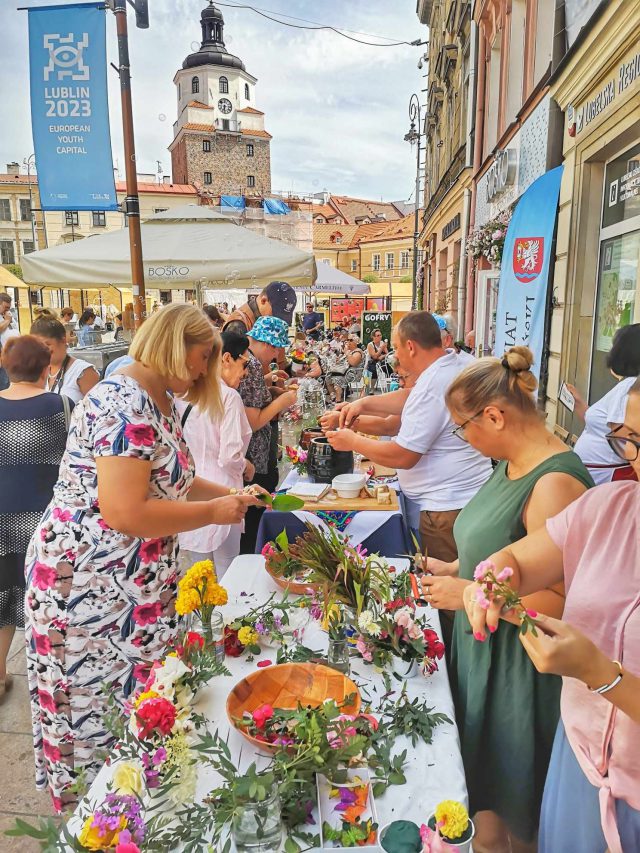 Powiat łęczyński promuje się w centrum Lublina. Przygotowano szereg atrakcji i lokalnych przysmaków (zdjęcia)