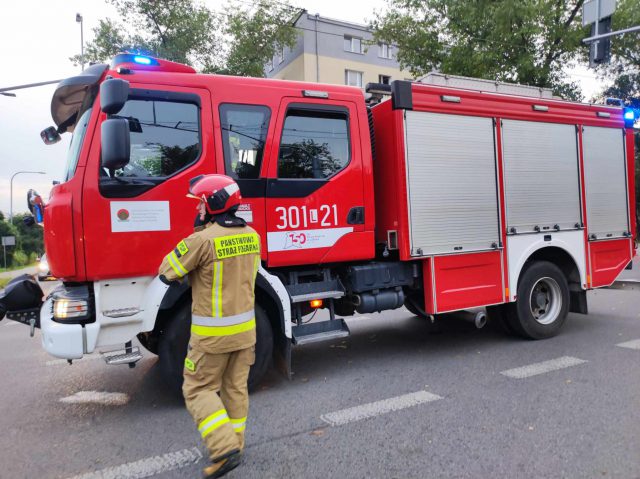 Skręcał w lewo, nie ustąpił pierwszeństwa przejazdu. Zdarzenie nissana z volvo na skrzyżowaniu (zdjęcia)