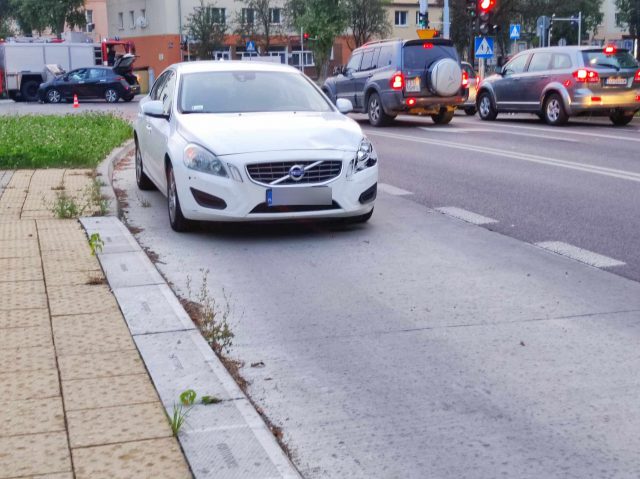 Skręcał w lewo, nie ustąpił pierwszeństwa przejazdu. Zdarzenie nissana z volvo na skrzyżowaniu (zdjęcia)