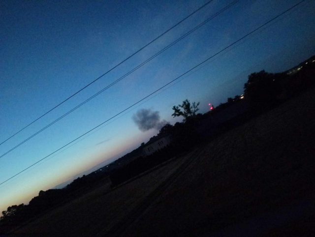 Pół miliona strat po wczorajszym pożarze koło Lublina. Spłonęły m.in. pojazdy i maszyny (zdjęcia)