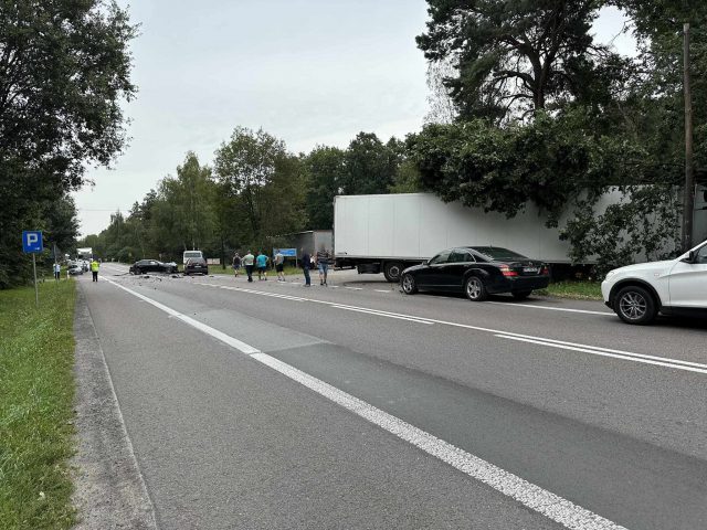 Groźny wypadek na trasie Lublin – Lubartów. Trwa akcja ratunkowa, droga jest zablokowana (zdjęcia)