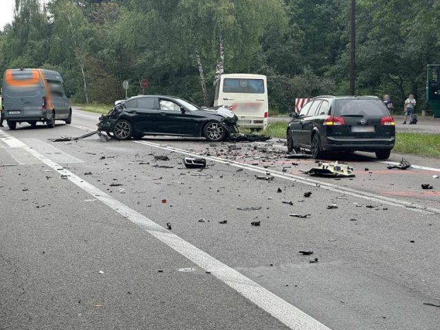Groźny wypadek na trasie Lublin – Lubartów. Trwa akcja ratunkowa, droga jest zablokowana (zdjęcia)