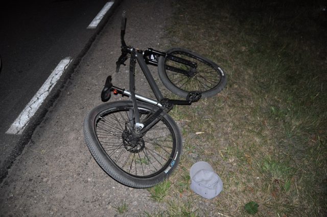 Życia 14-latka nie udało się uratować. Został potrącony, kiedy jadąc rowerem skręcał w lewo (zdjęcia)