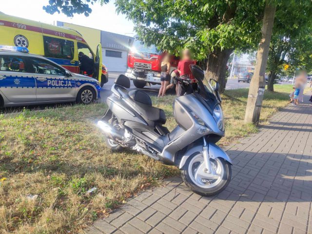 Groźny wypadek motorowerzysty. Drogę zajechał mu kierowca auta osobowego (zdjęcia)