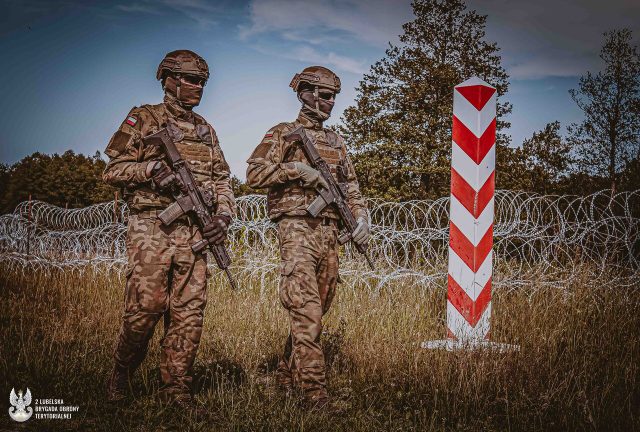 Żołnierze WOT nieustannie chronią polsko-białoruską granicę (zdjęcia)